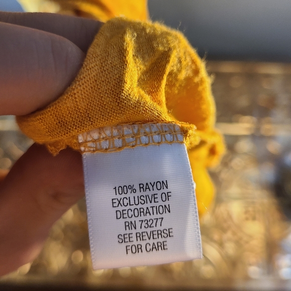 Apt 9 blouse with crocheted neckline - Picture 4 of 5